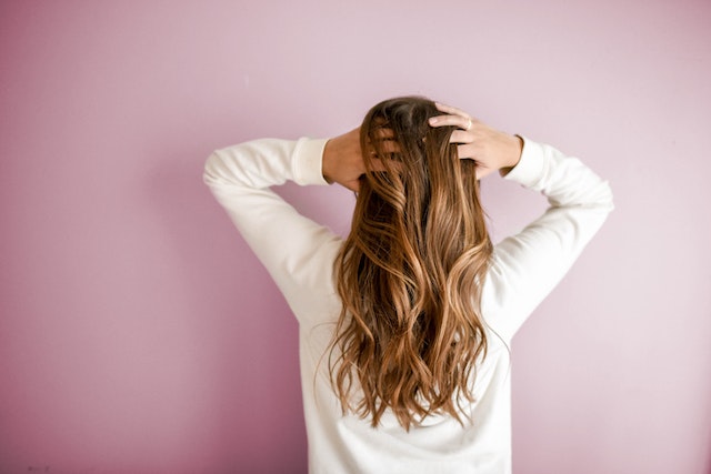 Causes of dandruff and its home remedies